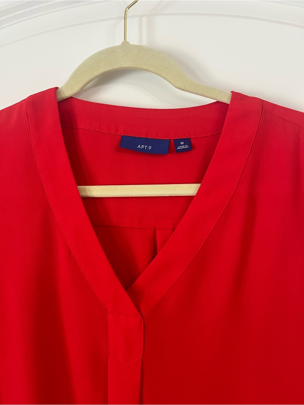 Apt. 9 Womens Bright V-Neck Roll-Tab Blouse Lightweight Work Office Size Medium - Picture 2 of 7